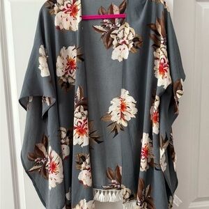 Umgee gray floral kimono open dusted with tassels summer resort wear S/M